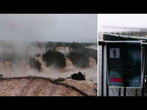 Piena record alle cascate dell'Iguazu in Brasile, bloccato l'accesso ai visitatori