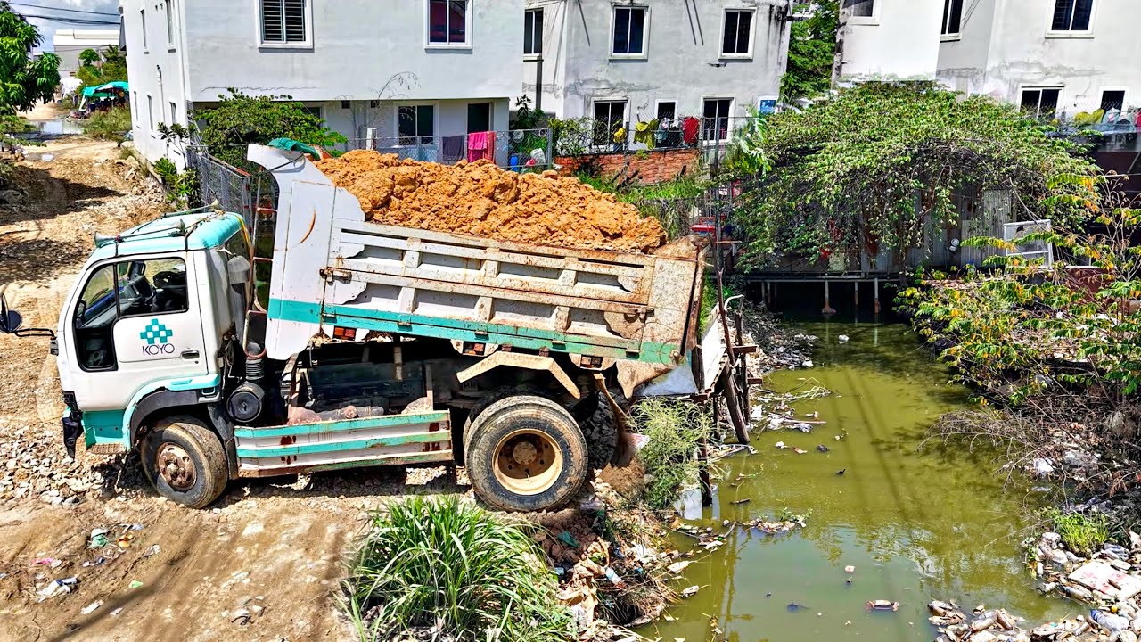 Starting A New Project! Filling Land By Bulldozer Komat'Su D2OP with 5ton Truck