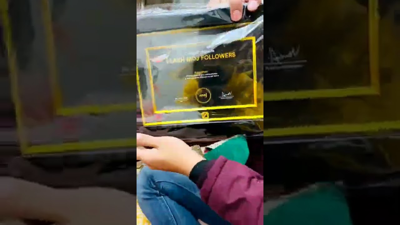 Unboxing moj 100k award 🤘🤘&hearts;️🔥.  #moj #silverbutton