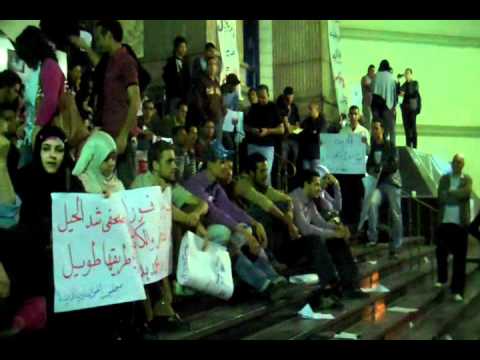 تظاهر نشطاء على درجات نقابة الصحفيين في القاهرة