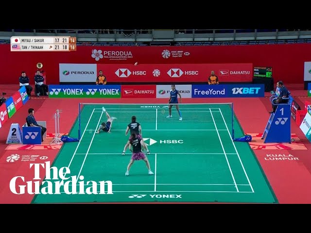 Epic 211-shot badminton rally delights fans in Malaysia class=