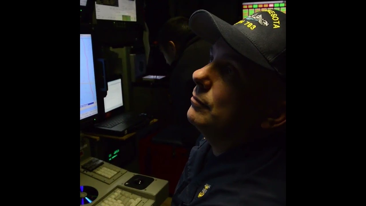 Cool video of how a modern US submarine uses a periscope. 