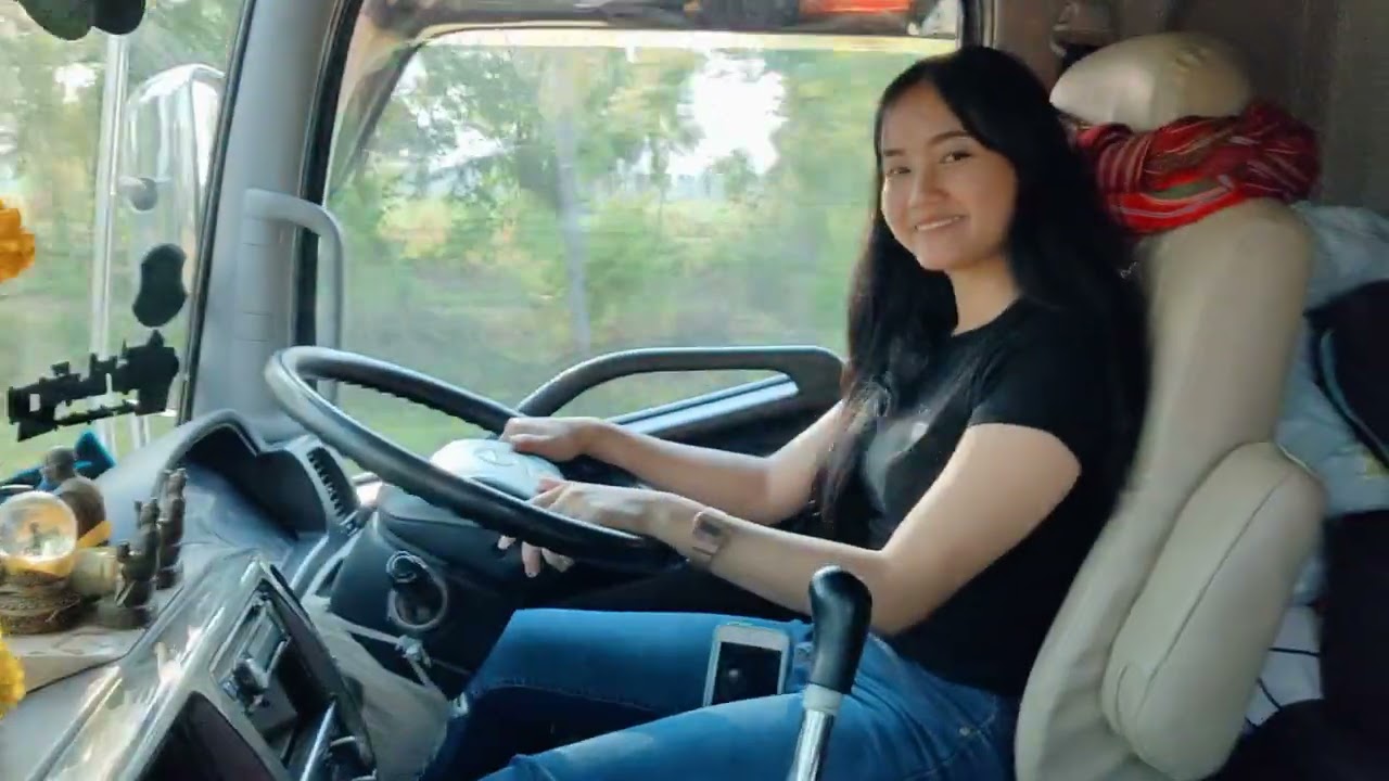 สาวแคทขับรถแห่บุญหลายออนทัวร์กลับบ้าน