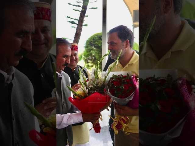 लोकसभा में नेता प्रतिपक्ष राहुल गांधी जी का कांगड़ा पहुंचने पर मुख्यमंत्री ने पुष्प गुच्छ भेंट