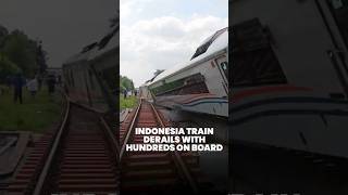 Download Lagu Purwojaya train derails with hundreds of passengers on board in Indonesia MP3 Download Lagu Purwojaya train derails with hundreds of passengers on board in Indonesia MP3