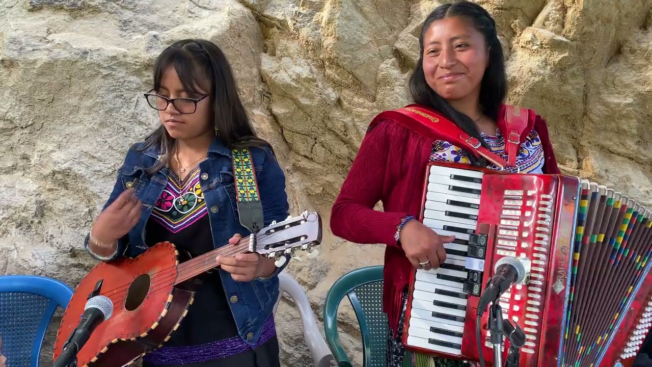 Sib'laj Kujkiktek: Coro Medalla Milagrosa