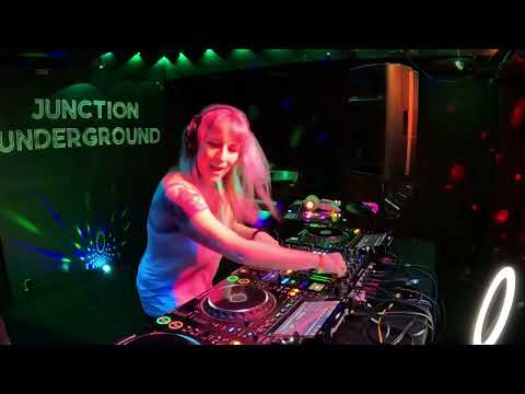 CTRL-ALT-BASS: 3-deck Dancefloor DnB, 174 BPM w/DJ Niikkii Tee