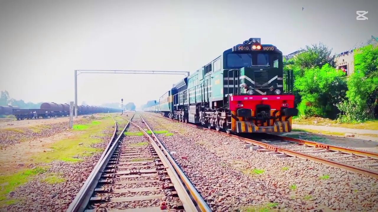 Legendary train 15 up Karachi express Departure sahiwal railway station 