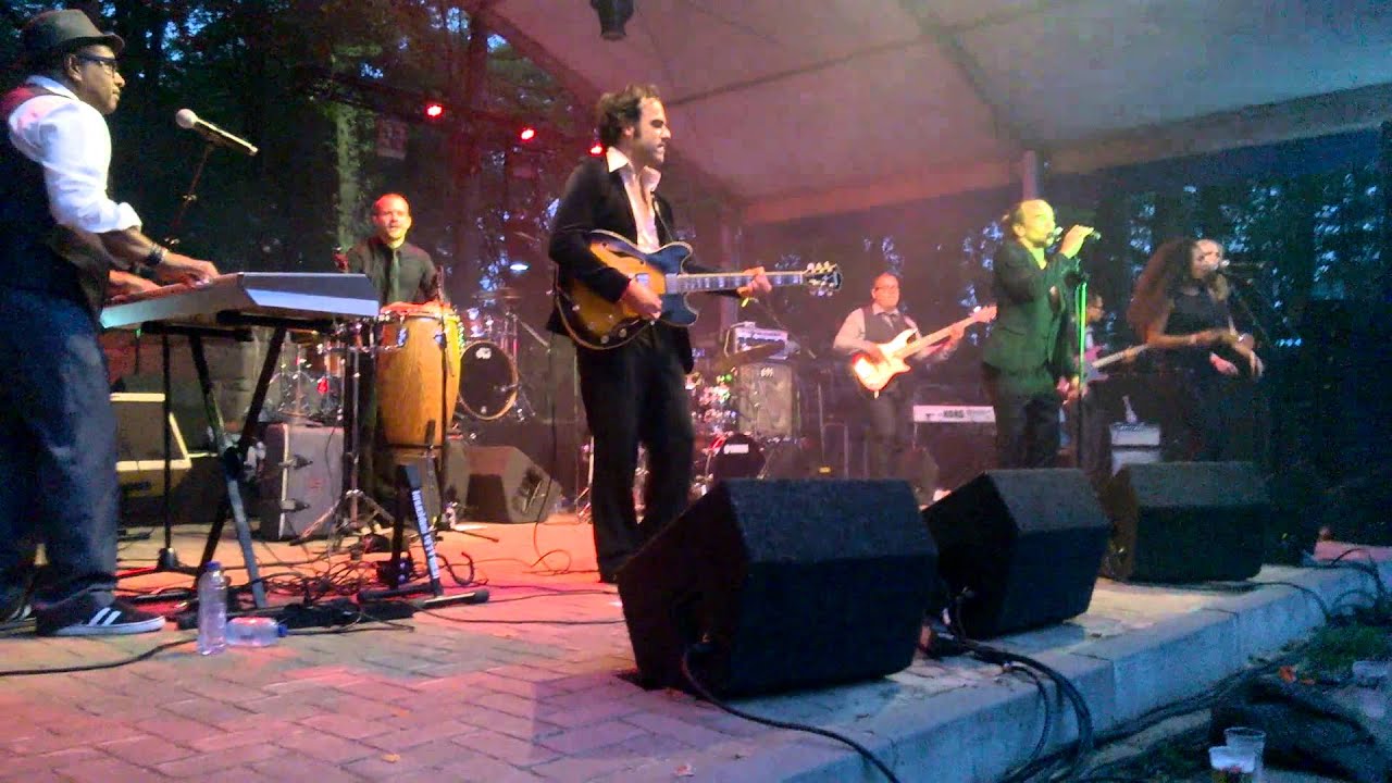 Earth Wind and Fire Experience 07-09-2014  Support Act: Funky Fools-Get up