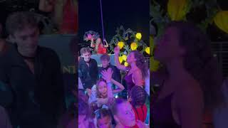 The Cast of Descendants Wicked Wonderland Sing “Perfect Princess”