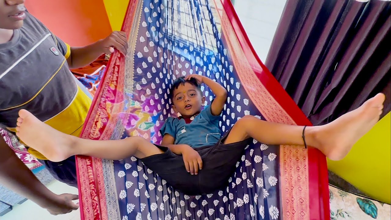 माऊली झोळीत झोपला 😳नटखट माऊली |