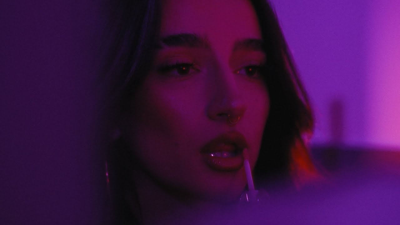 Guarda WEAKDYS feat KRSZ - TENGER (Official Music Video) su YouTube Guarda WEAKDYS feat KRSZ - TENGER (Official Music Video) su YouTube