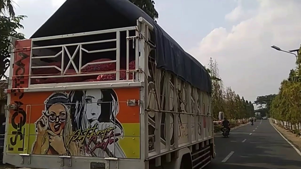  Truk elf macan  wani perihhhhhh oleng lintas Temayang YouTube