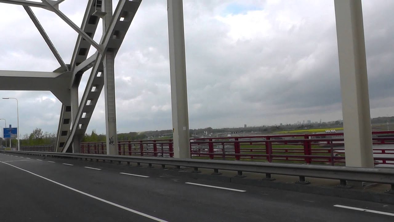 een brug gaat open en weer dicht - YouTube