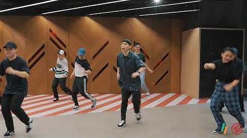 FUNKSTYLE KS | Tuxedo - Fux with the Tux