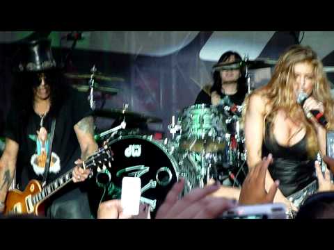 Slash, Myles Kennedy and Fergie - Barracuda