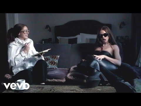 YouTube에서 Ella Collier - 17 (Official Music Video) 보기 YouTube에서 Ella Collier - 17 (Official Music Video) 보기