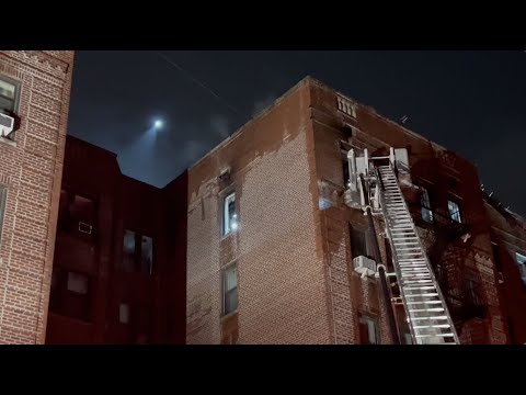 "Heavy Fire Through The Roof!!!" FDNY Battles Major 4th Alarm Fire ...