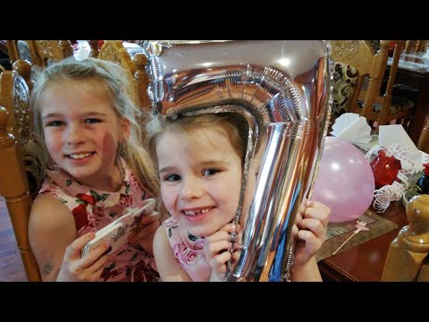SannevillefamilyVi Fejrer Sofias 7 Års Fødselsdag På Den Kinesiske Restaurant