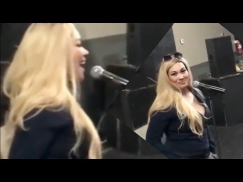 Keke Wyatt belts an effortless Bb5!
