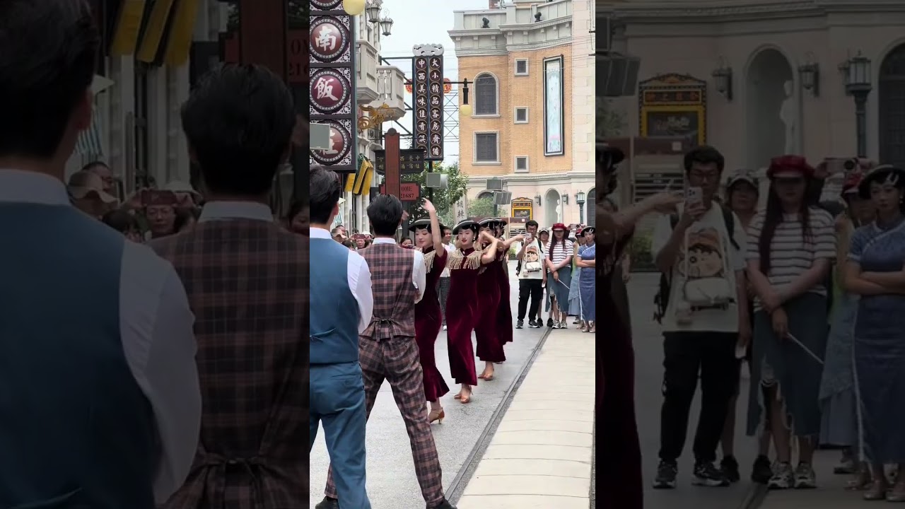 Today I will watch a different Zhengzhou Jianye movie town. Axe Gang dance. Axe Gang dance. Cheo