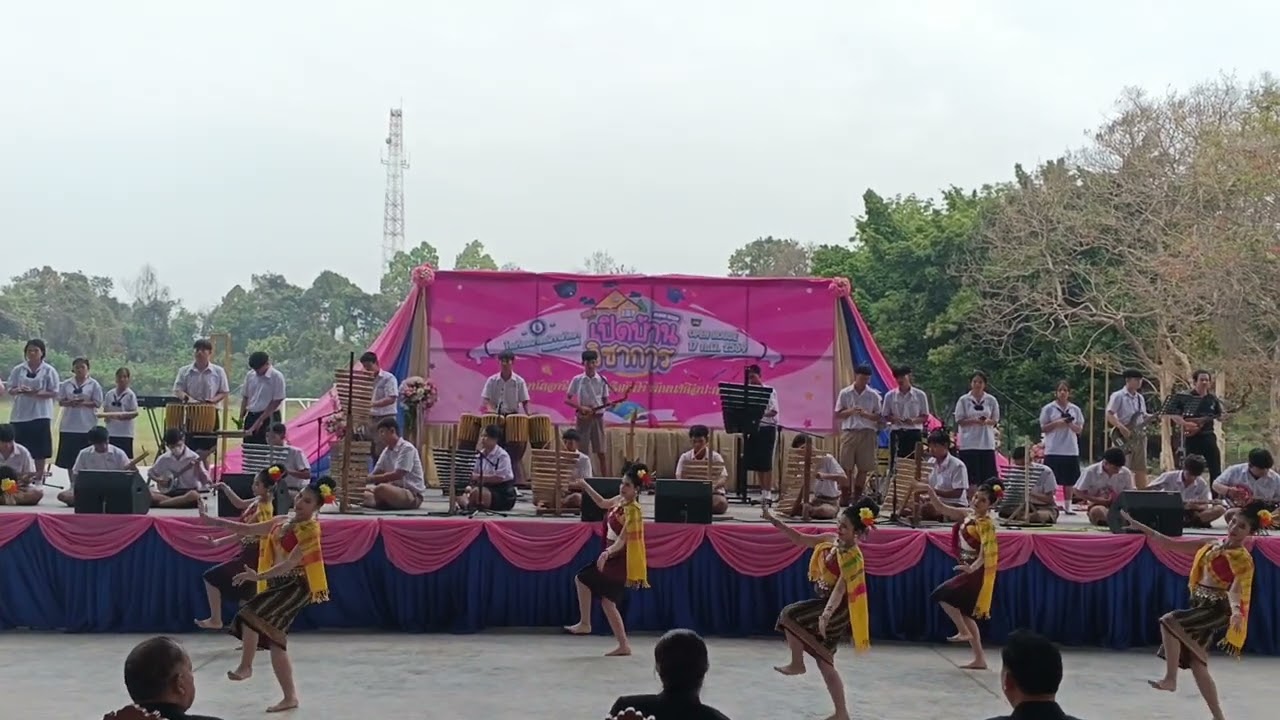 การแสดงดนตรีนาฏศิลป์พื้นบ้านอีสาน  ชุดพรหมมณีศรีอีสาน  กลุ่มสาระฯ ศิลปะ โรงเรียนพรหมพิรามวิทยา