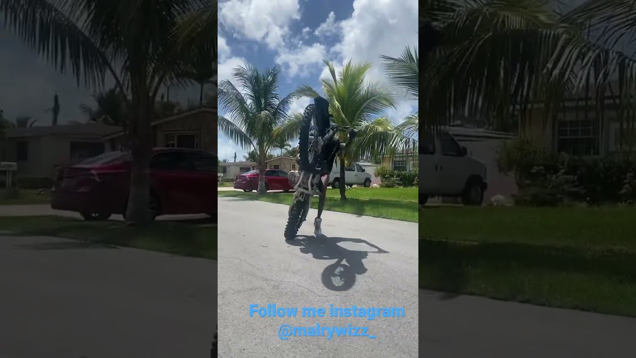 Circle wheelie Yamaha two stroke 250