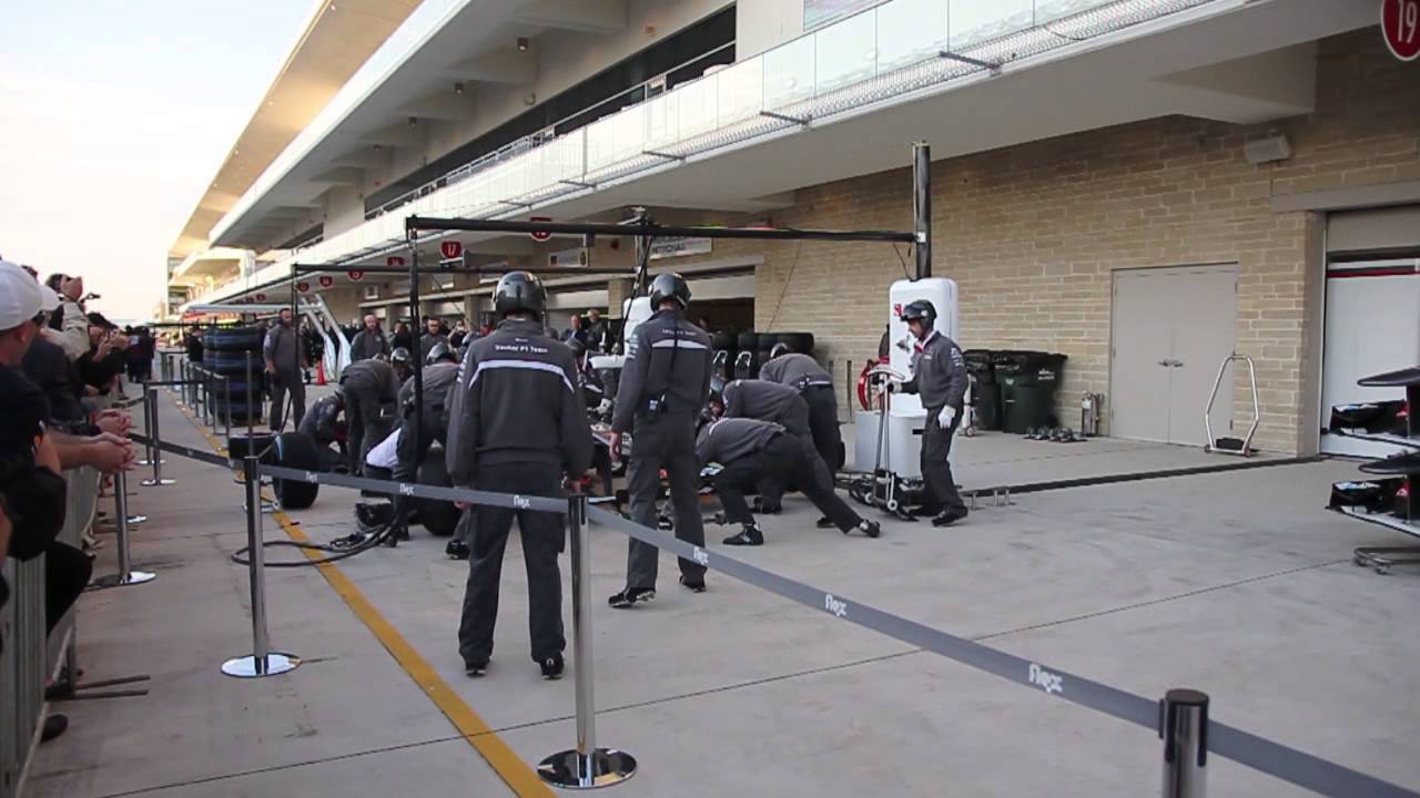 2013 United States Grand Prix Thursday Pit Lane Walk - Sauber Pit Practice