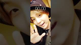 suga wallpapers in my phone❤️❤️🐱🐱. please subscribe and comment 🇳🇵🇳🇵🙏🙏