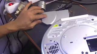 Video [Tuto] Remplacer l'ampoule d'un projecteur Toshiba TLP-ET1E en 2 minutes ! (author: Dépannage électronique)