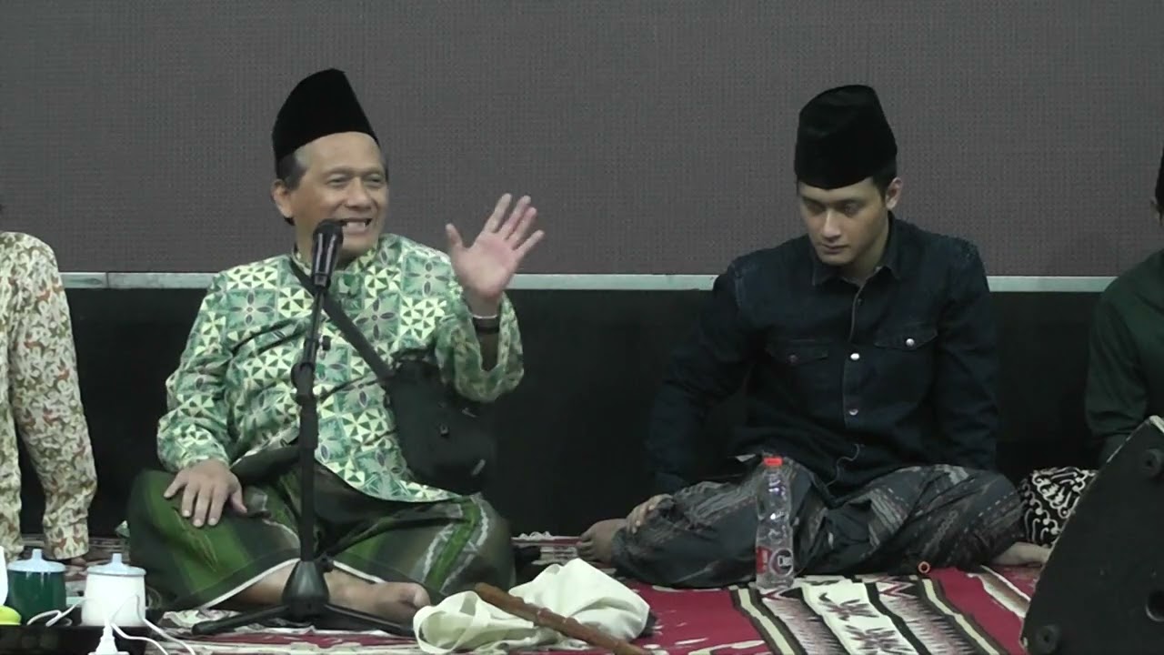 DAWUH GUS TAJUD TENTANG GUS MIEK DALAM HAUL KE 32 DI MAKAM TAMBAK