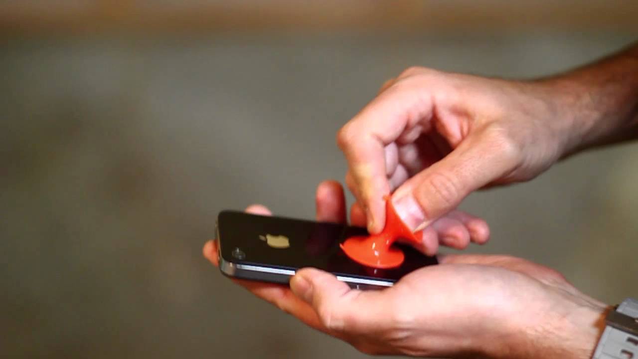 Liten sugpropp sätter fast luren på vindrutan