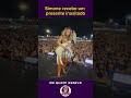 Simone Mendes recebe um carneiro, um presente de um fã