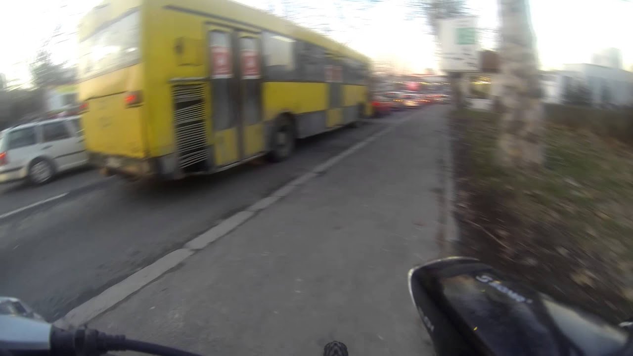 Driver used pavement to jump the queue - RIM group - YouTube