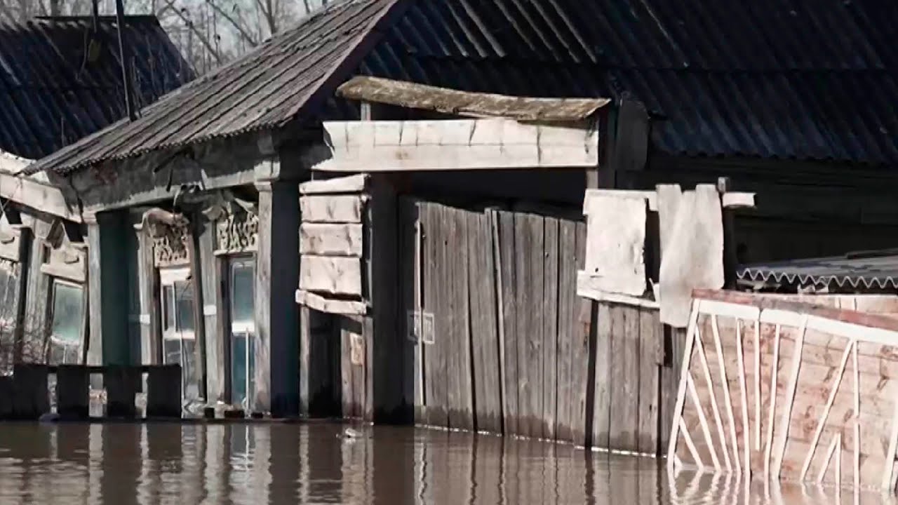 Мосты ушли под воду. Сотни домов оказались затоплены в Курганской области