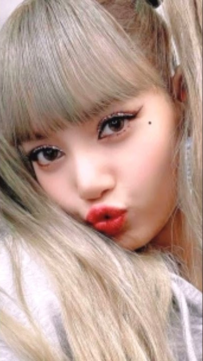 gadis cantik bibir merah #story