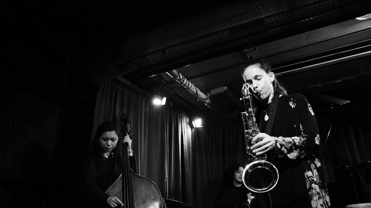 María Grand Trio: TII: María