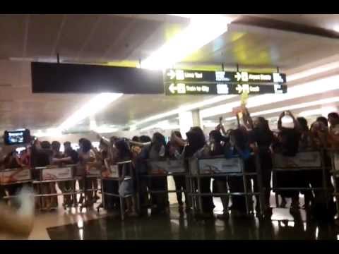 120615 Shinhwa "The Return" Tour in Singapore Airport - DONGWAN