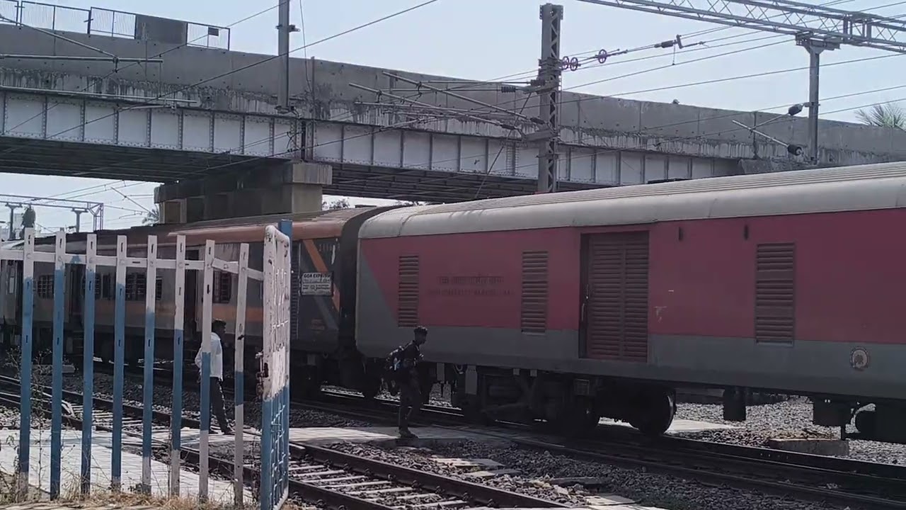 Pune WAP7 Powering 12780 Hazrat Nizamuddin - Vasco-da-Gama Goa Express Departing From Ahilyanagar Jn