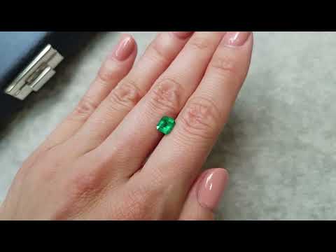 Colombian Vivid Green Emerald 0.98 ct Video  № 1