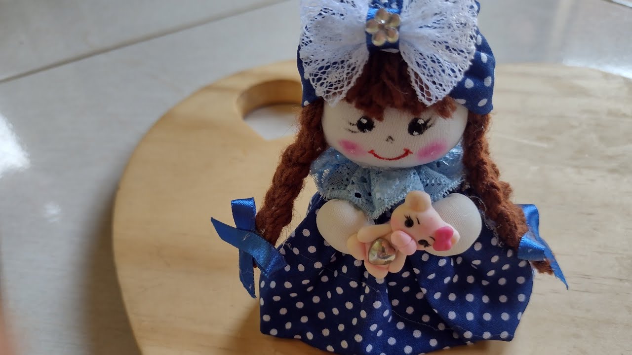 recicle tampinhas de amaciante e faça essa linda bonequinha