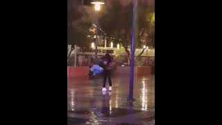 Ankara Romantizmi Diye Bir Şey Var Sabah 04.00Te, Yağmur Altında Romantik Anlar Yaşayan Çift