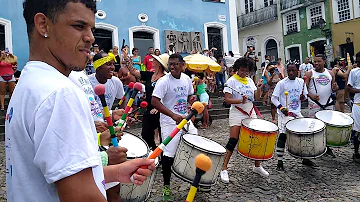 O que promove a cultura percussiva praticada é ensinada pelo Olodum?