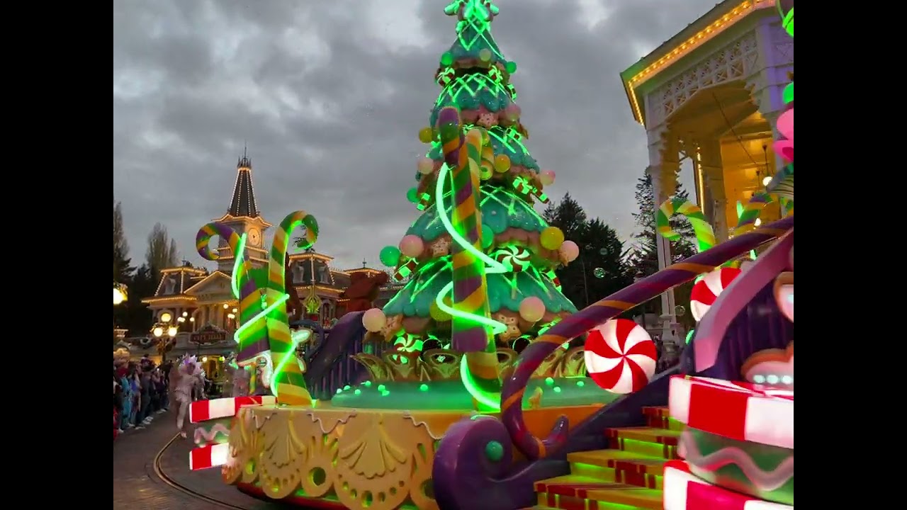 Disneyland Paris - Mickey’s Dazzling Christmas Parade