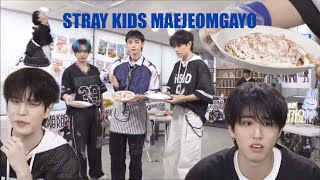 Download Lagu Stray Kids making ramen ttang and playing tissue blowing game on maejeomgayo MP3 Download Lagu Stray Kids making ramen ttang and playing tissue blowing game on maejeomgayo MP3