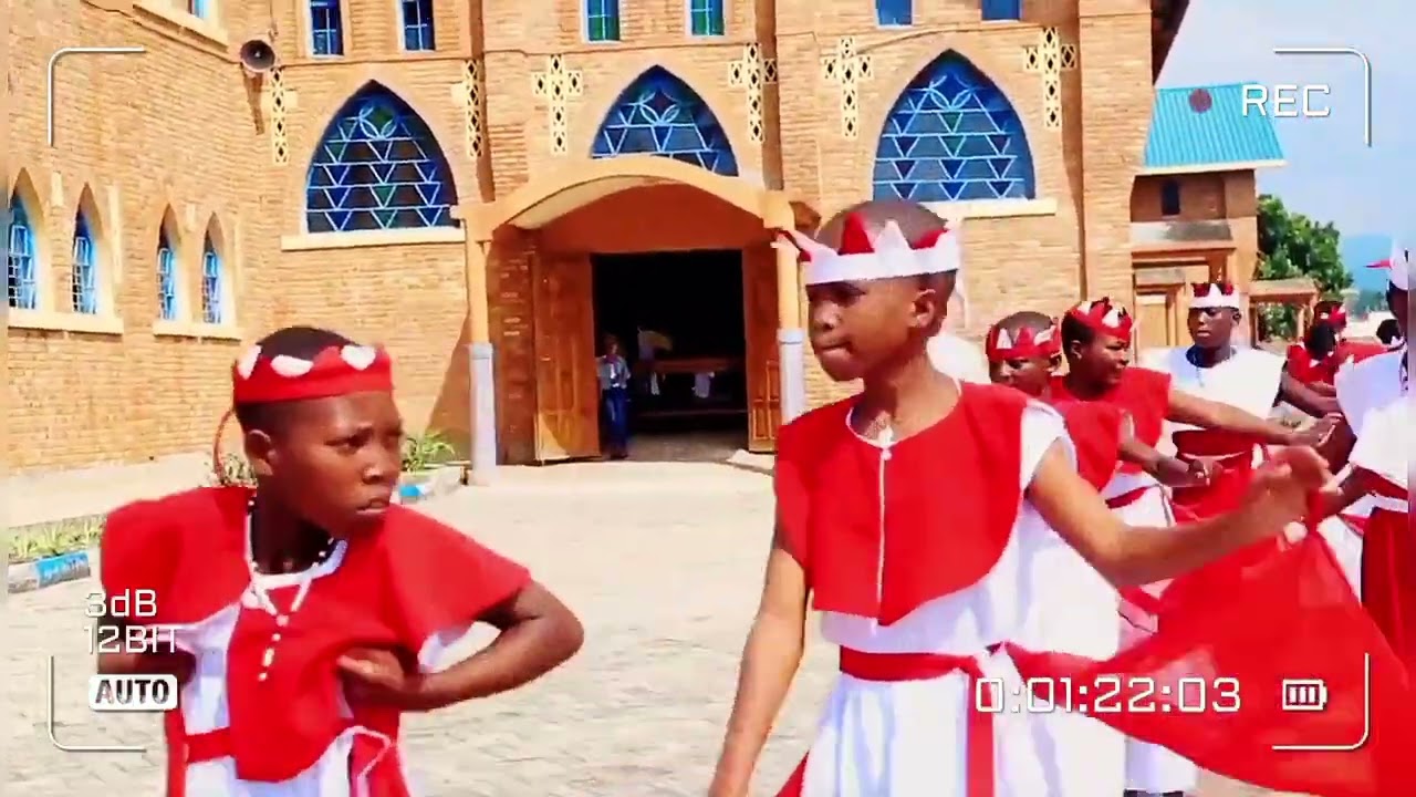 ABASASERDOTI BAWE performed by INGABIRE ZA ROHO MUTAGATIFU CHOIR/RUHENGERI 