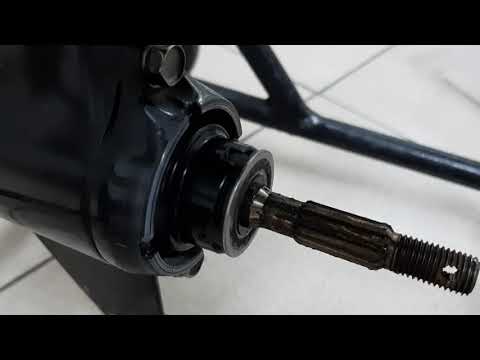 SUZUKI DF 6 AS, установка винта на гребной вал, с упорными шайбами .