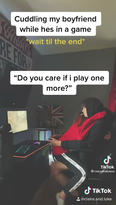 'Memeluk pacarku saat dia sedang bermain game' momen-momen lucu pasangan