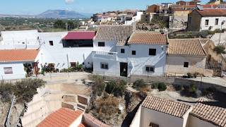 75000€ Beautiful 4-bed, 3-bath cave house with roof terrace and stunning views. V3152