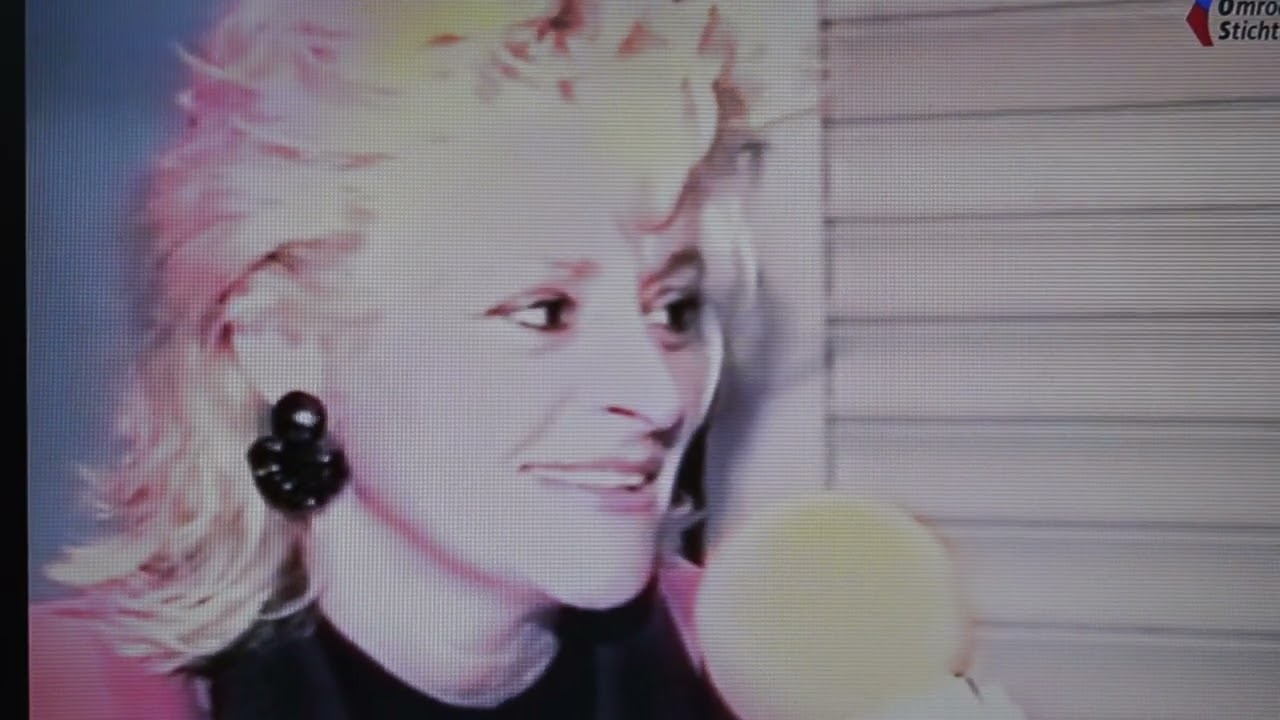 Corry Konings met huilen is voor jou te laat bij het Helvoirts weekend jaar 1996